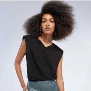 Babaton Shoulder Pad Sleeveless V-Neck T-Shirt Size Medium‎ Modern Versatile NWT